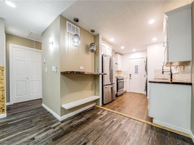 306 Buckner Drive, Unit 205, Euclid, OH 44123 Photo 7
