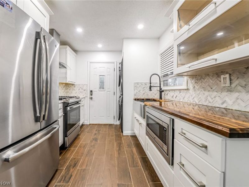 306 Buckner Drive, Unit 205, Euclid, OH 44123 Photo 8