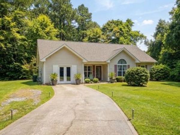 211 East Wade Street , Oxford, GA 30054