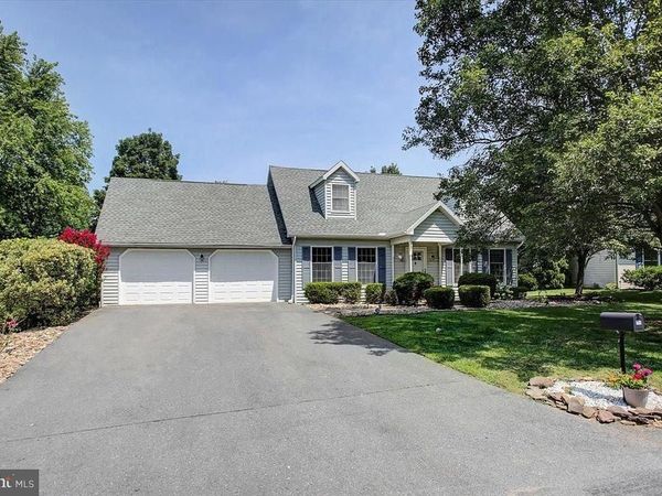 768 FRANKLIN SQUARE DRIVE, CHAMBERSBURG, PA 17201