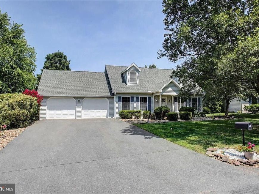 768 Franklin Square Drive, Chambersburg, PA 17201 Main Photo