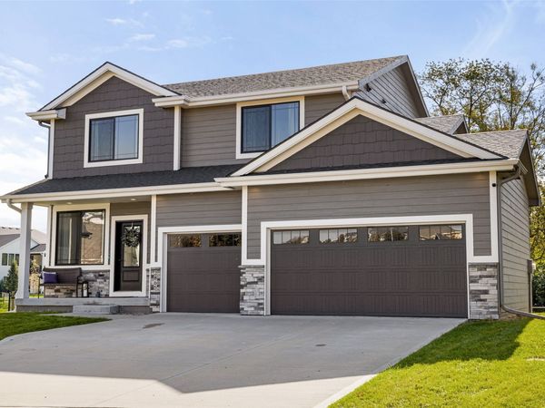 2865 SE Bluestem Drive, Waukee, IA 50263