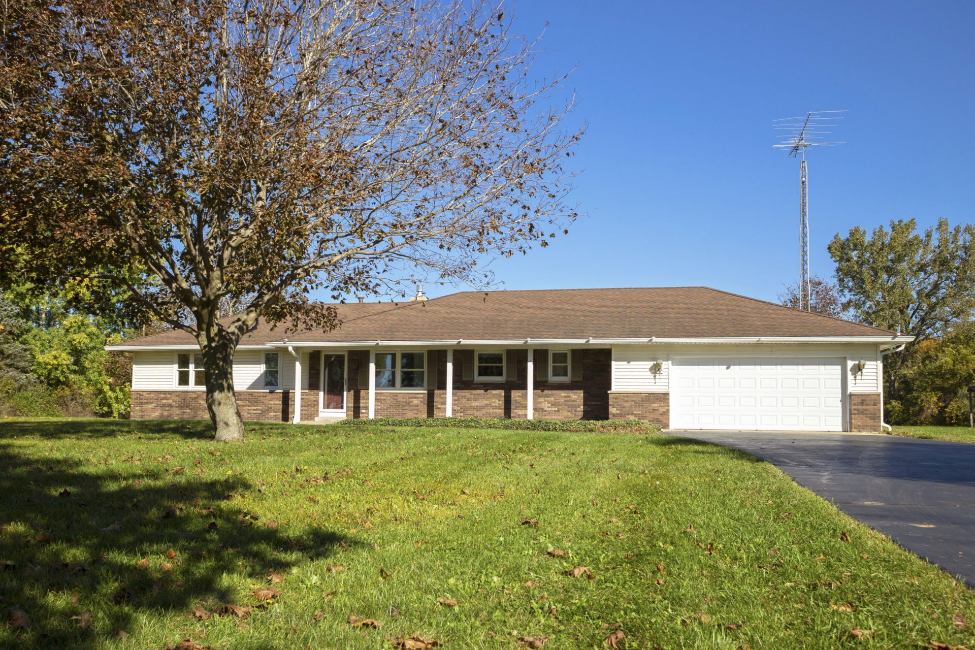 2417 E U Avenue, Vicksburg, MI 49097 Main Photo