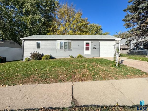 1305 S Annway Dr, Sioux Falls, SD 57103