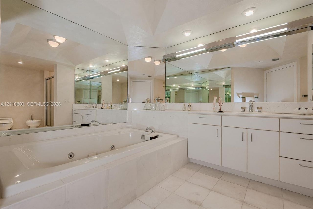 2800 Island Blvd , Unit 1105, Aventura, FL 33160 Photo