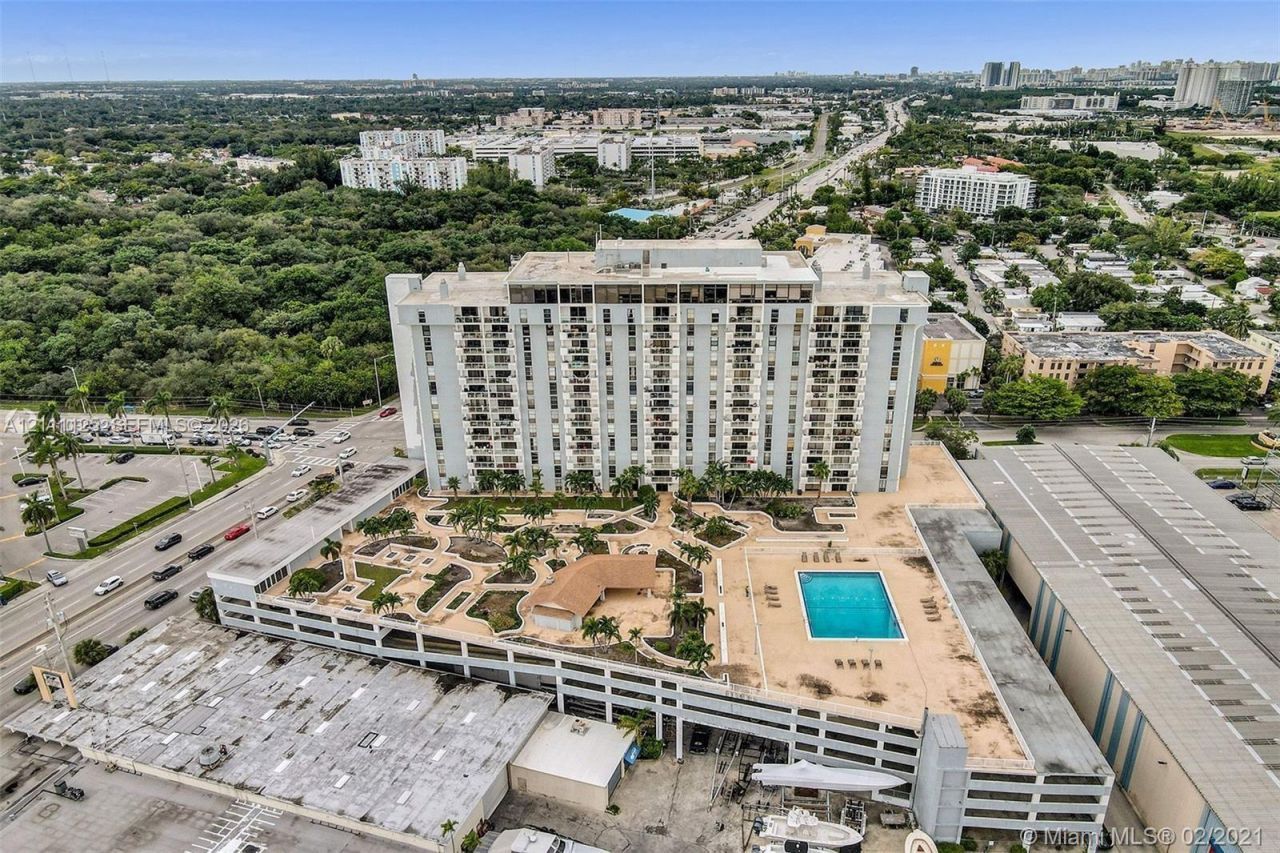 13499 Biscayne Blvd , Unit 1005, North Miami, FL 33181 Photo
