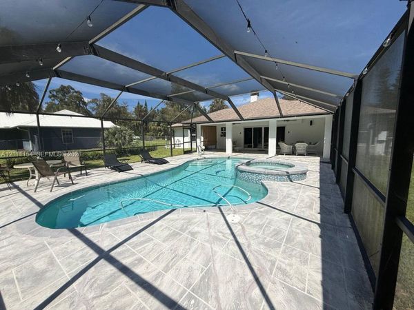 510 12th Ave NW , Naples, FL 34120