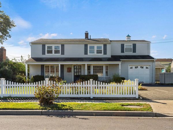 30 Hickory Lane, Levittown, NY 11756