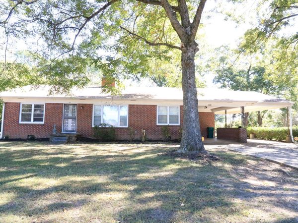 1686 Campbell St , Jackson, TN 38305