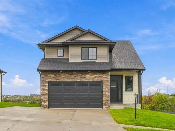 1306 E Gable Way, Tiffin, IA 52340