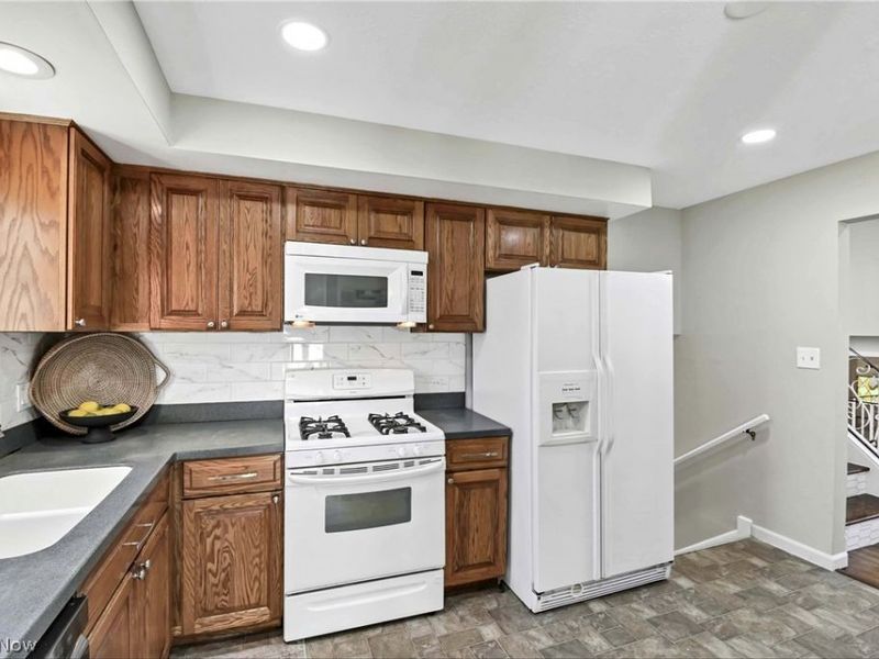 23451 Sharon Drive , North Olmsted, OH 44070 Photo 22