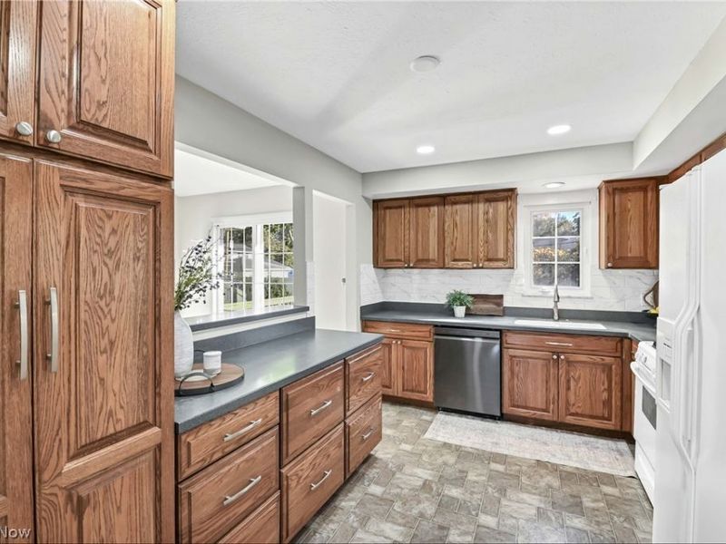 23451 Sharon Drive , North Olmsted, OH 44070 Photo 24
