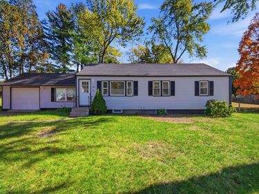 89 Juniper Dr, Springfield, MA 01119
