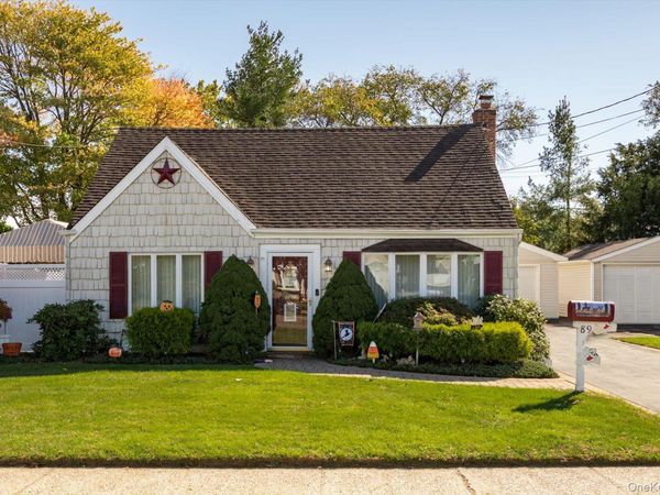 89 Birch Avenue E, Farmingdale, NY 11735