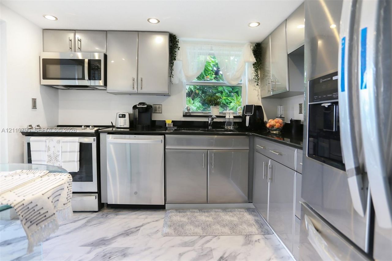 6570 Royal Palm Blvd , Unit 301J, Margate, FL 33063 Photo