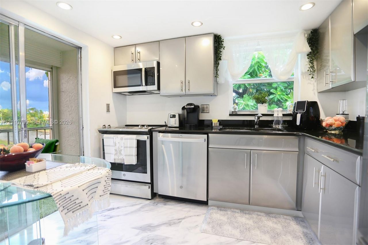 6570 Royal Palm Blvd , Unit 301J, Margate, FL 33063 Photo