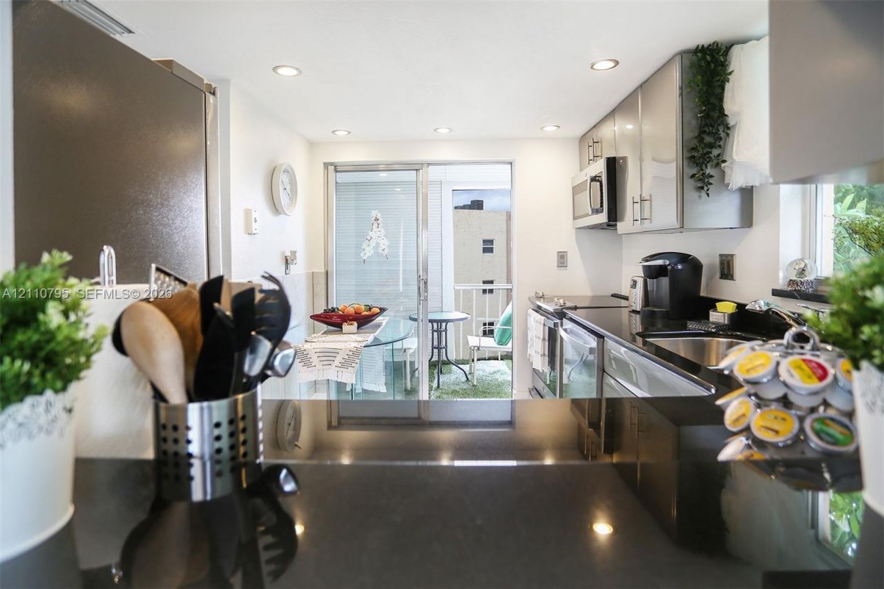 6570 Royal Palm Blvd , Unit 301J, Margate, FL 33063 Photo
