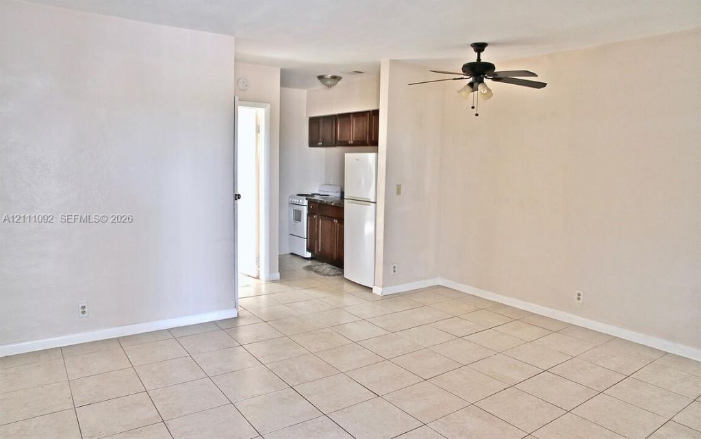 417 NW 2nd Ave , Unit 12, Hallandale Beach, FL 33009 Photo