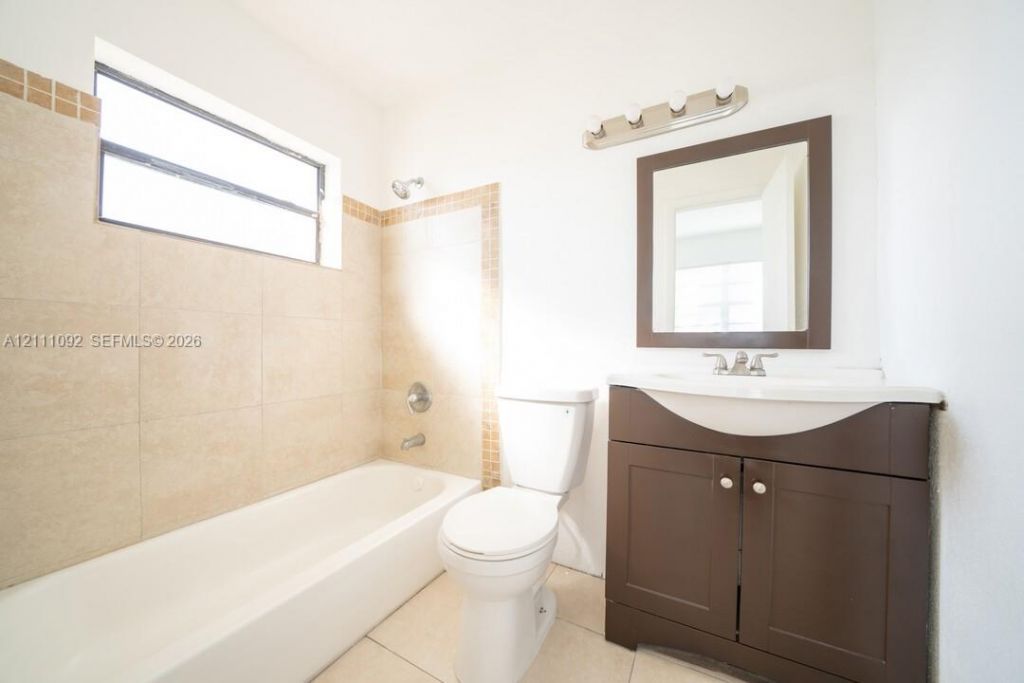 417 NW 2nd Ave , Unit 12, Hallandale Beach, FL 33009 Photo