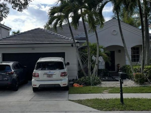 4382 Fox Ridge Dr , Weston, FL 33331