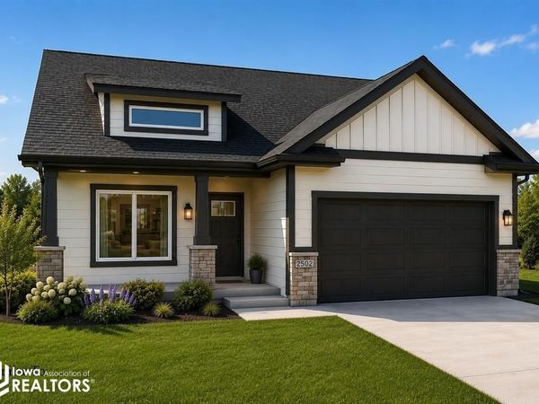 827 E 8th Street S, Newton, IA 50208