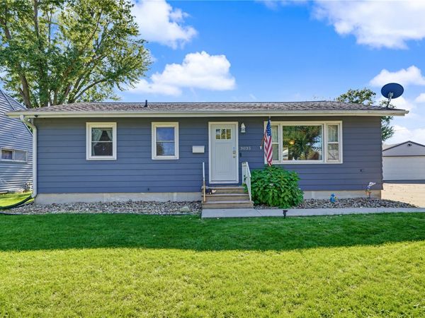 3035 16th Avenue , Marion, IA 52302