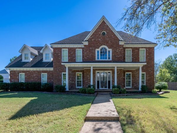 653 AUTUMN WINDS DR, Collierville, TN 38017