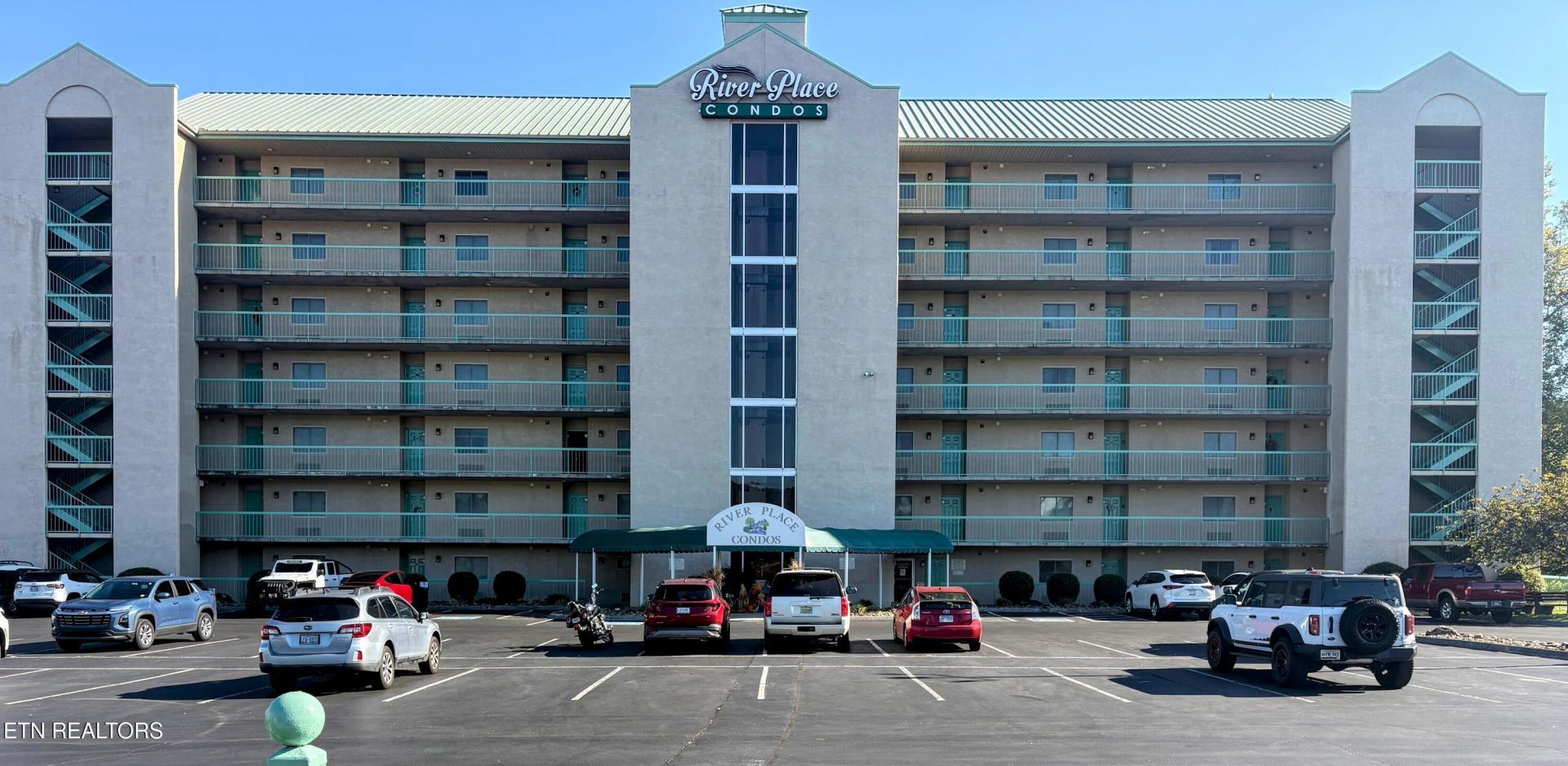 3215 N River Rd, Pigeon Forge, TN 37863 Main Photo