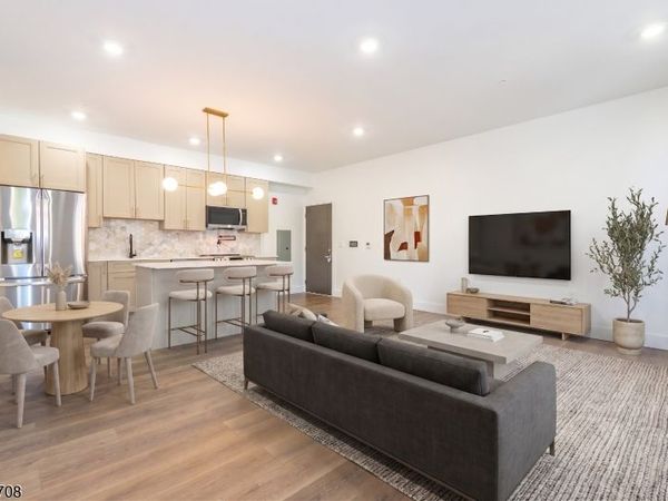 21 Lincoln Park, Newark, NJ 07102
