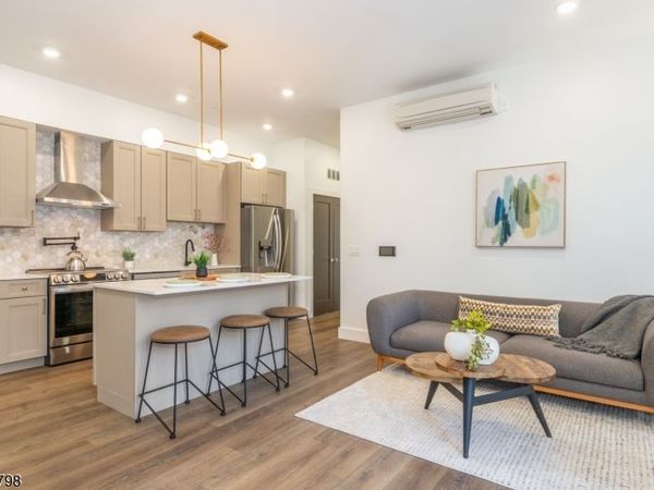 21 Lincoln Park Unit 203, Newark, NJ 07102
