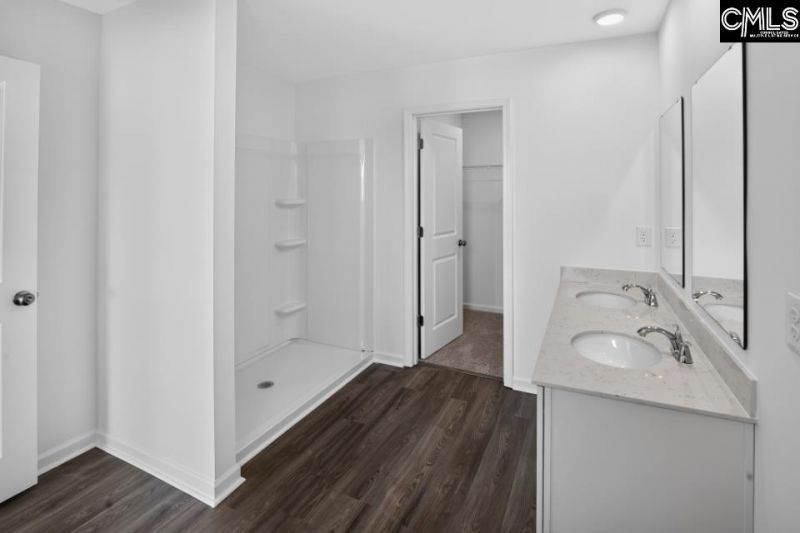 239 Iverson Drive  Photo 5