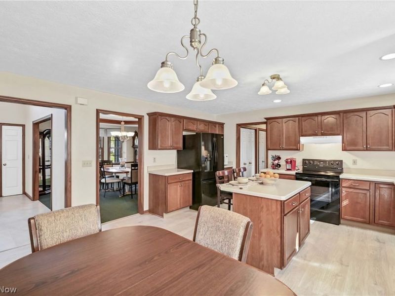 970 Scenic Lane, Seven Hills, OH 44131 Photo 12