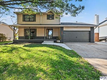 1212 Cedarwoods Drive, Papillion, NE 68046