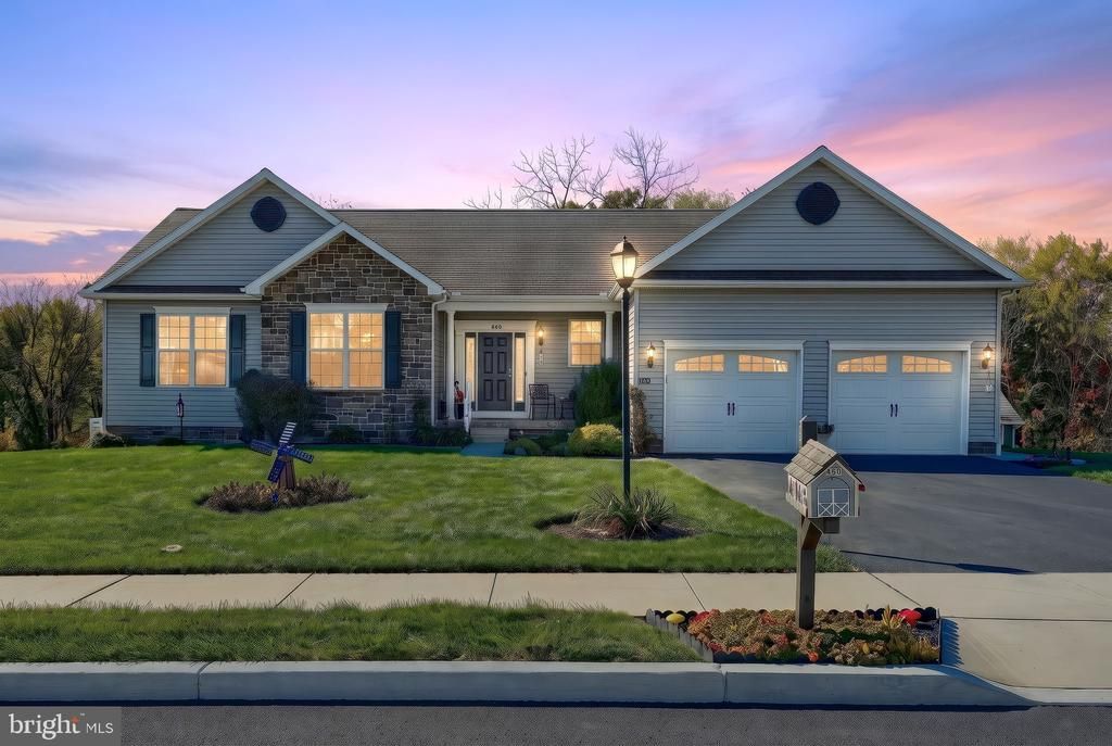 860 Ripple Drive, Hanover, PA 17331 Main Photo