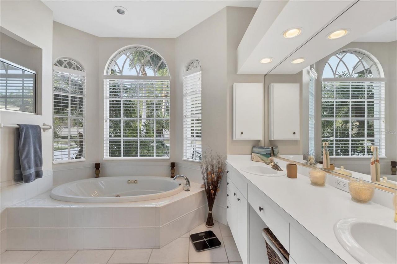 9910 Laurel Valley Avenue Circle , Bradenton, FL 34202 Photo