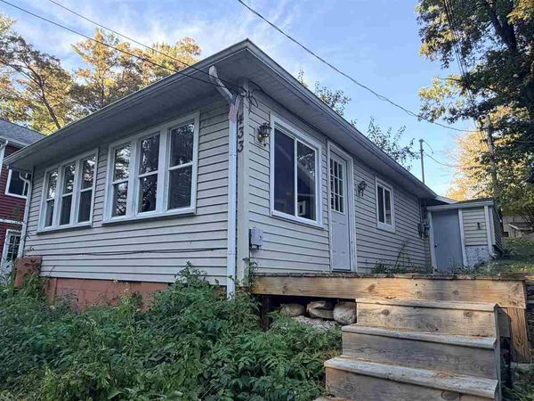 433 Mills Park Street, Greenville, MI 48838