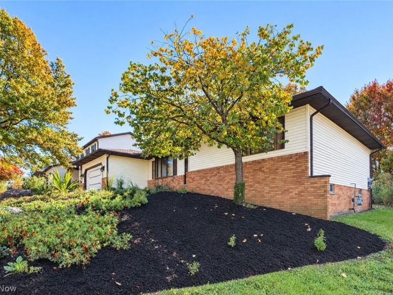 4081 Clearwater Drive, Parma, OH 44134 Photo 4