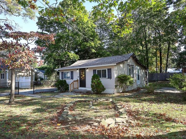 7 Hawthorne Ave , Nesconset, NY 11767
