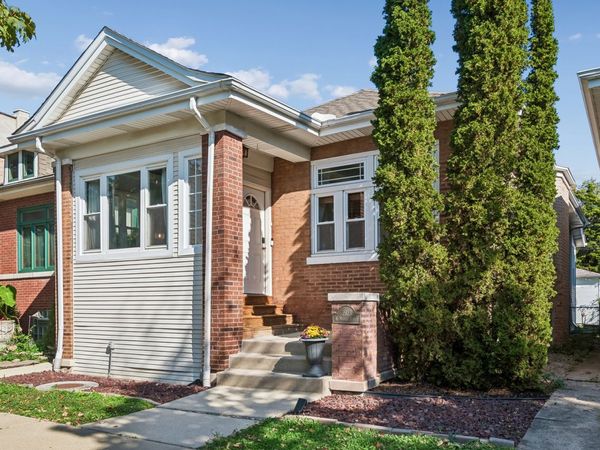 3923 N Mozart Street , Chicago, IL 60618