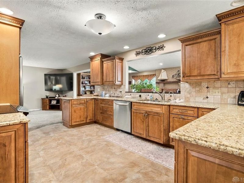 1582 Roamont Drive, Washington Township, OH 45459 Photo 14