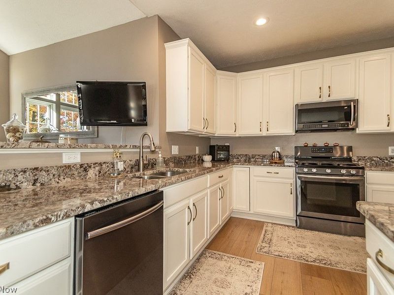 10138 Creekview Court , Streetsboro, OH 44241 Photo 4