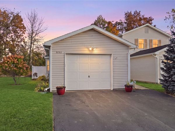 5752 Running Brook Road , Farmington, NY 14425
