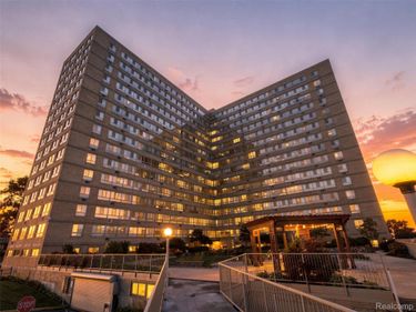 8900 E Jefferson Avenue , Unit 1226, Detroit, Mi 48214