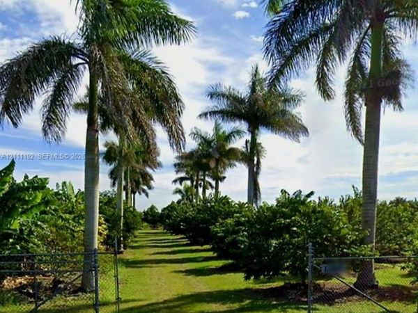 13801 SW 187 Avenue , Miami, FL 33196