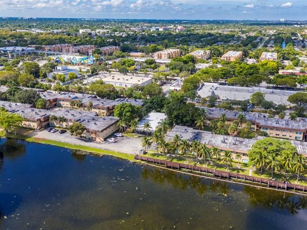 2440 NW 39th Way, Unit 202, Lauderdale Lakes, FL 33311