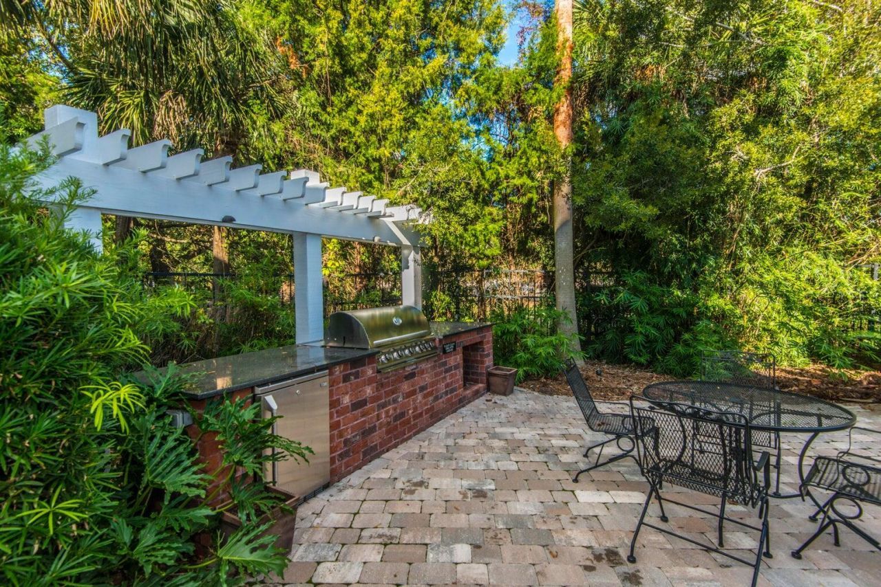 45 Sycamore Avenue Photo 5