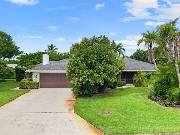 347 Country Club LN , NAPLES, FL 34110