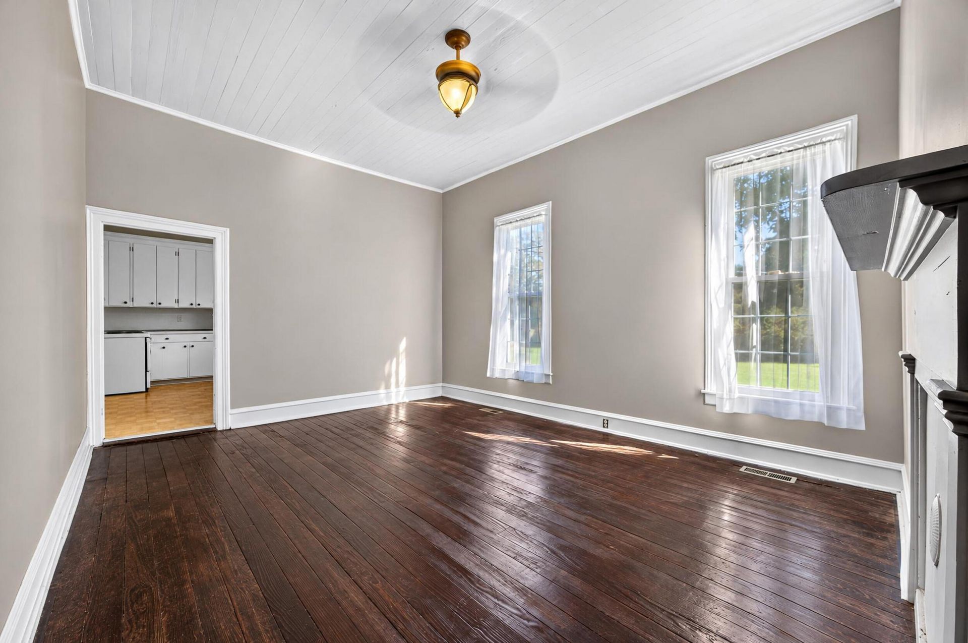 137 Railroad Avenue Photo 11