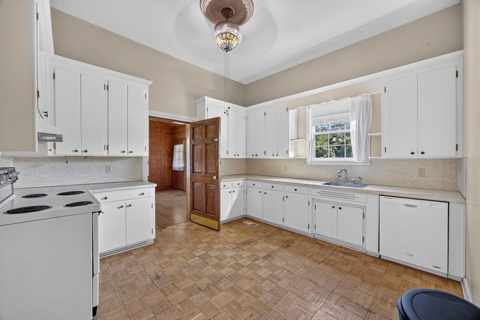 137 Railroad Avenue Photo 13