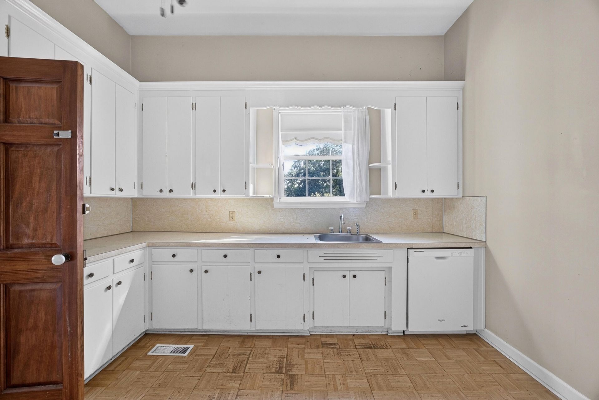 137 Railroad Avenue Photo 15